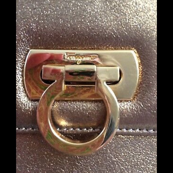 Ferragamo Gancini Shoulder Gold Leather Lock - Picture 5 of 8